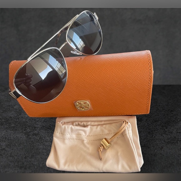Tory Burch- Women’s Metal Aviator Sunglasses. - Picture 3 of 5